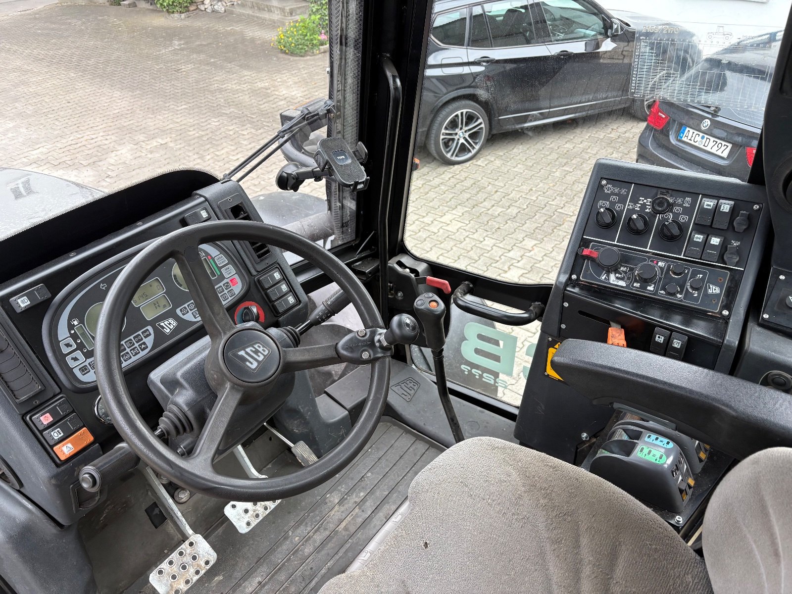 Traktor of the type JCB Fastrac 2155 4WS Plus, Gebrauchtmaschine in Rehling (Picture 11)