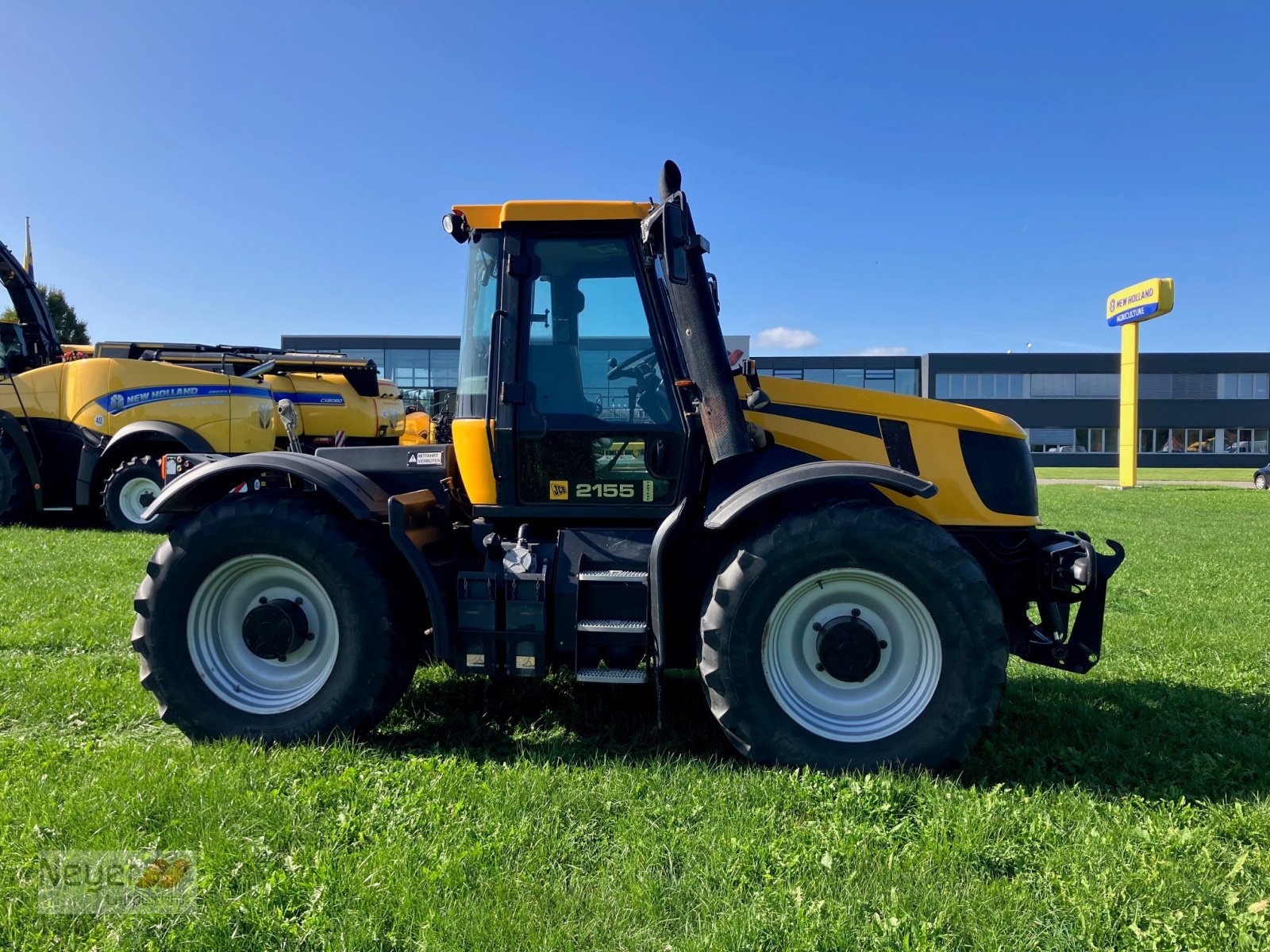 Traktor van het type JCB Fastrac 2155 4WS, Gebrauchtmaschine in Bad Waldsee Mennisweiler (Foto 4)