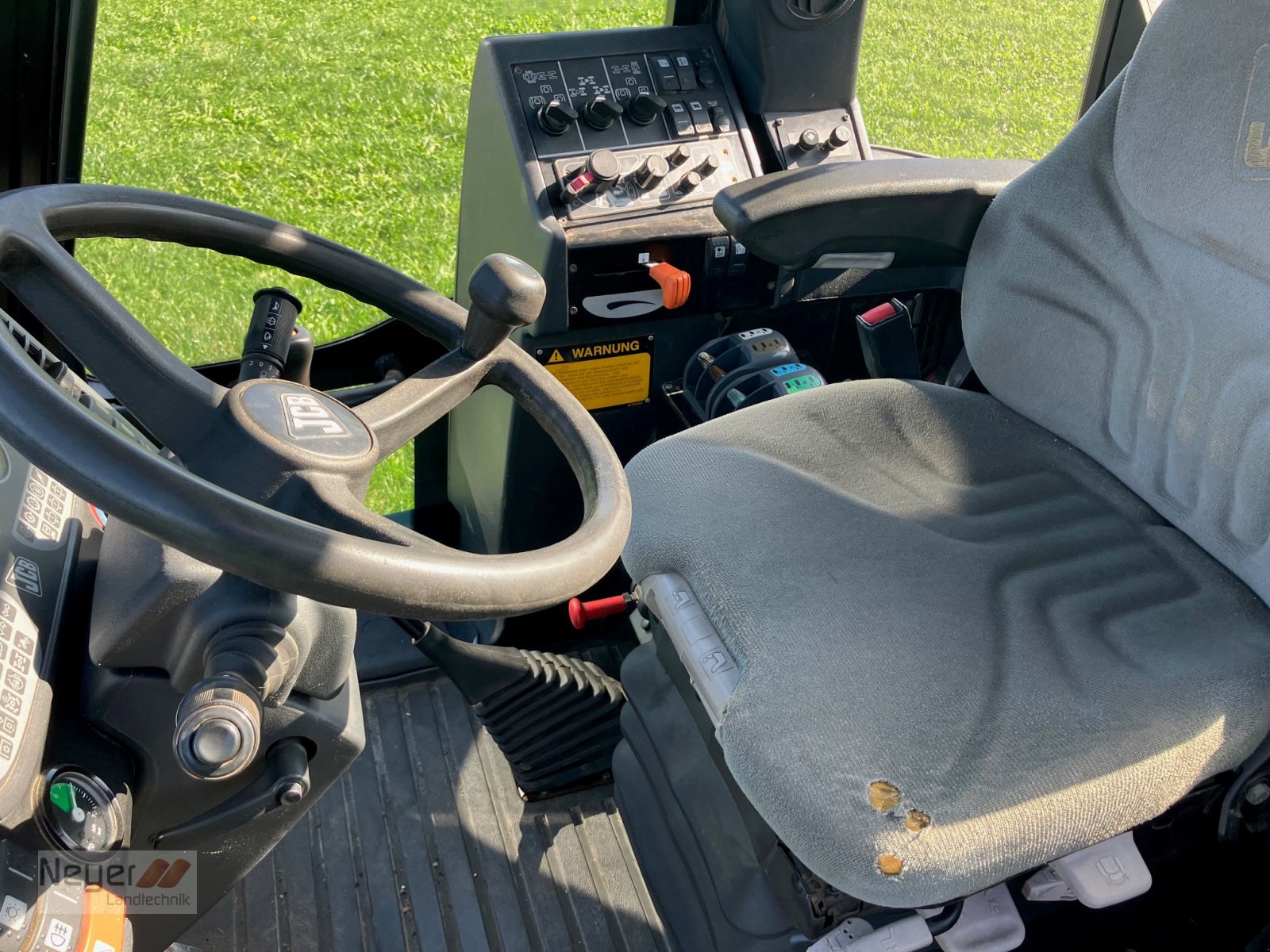 Traktor van het type JCB Fastrac 2155 4WS, Gebrauchtmaschine in Bad Waldsee Mennisweiler (Foto 9)