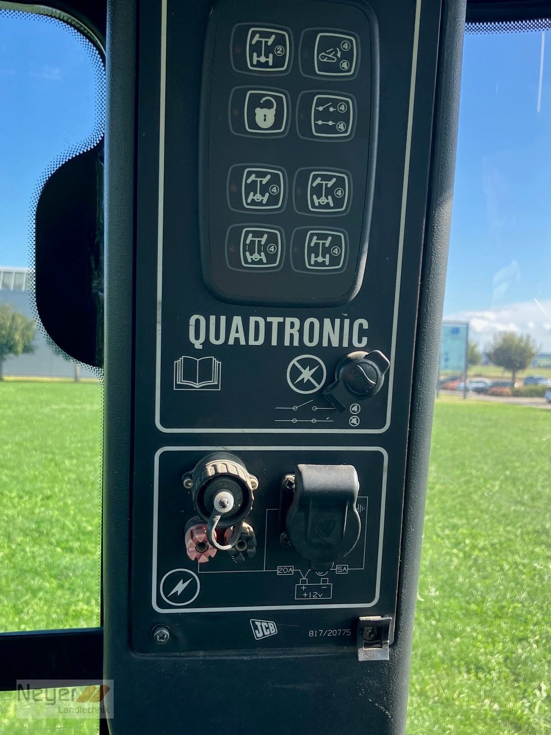 Traktor van het type JCB Fastrac 2155 4WS, Gebrauchtmaschine in Bad Waldsee Mennisweiler (Foto 10)