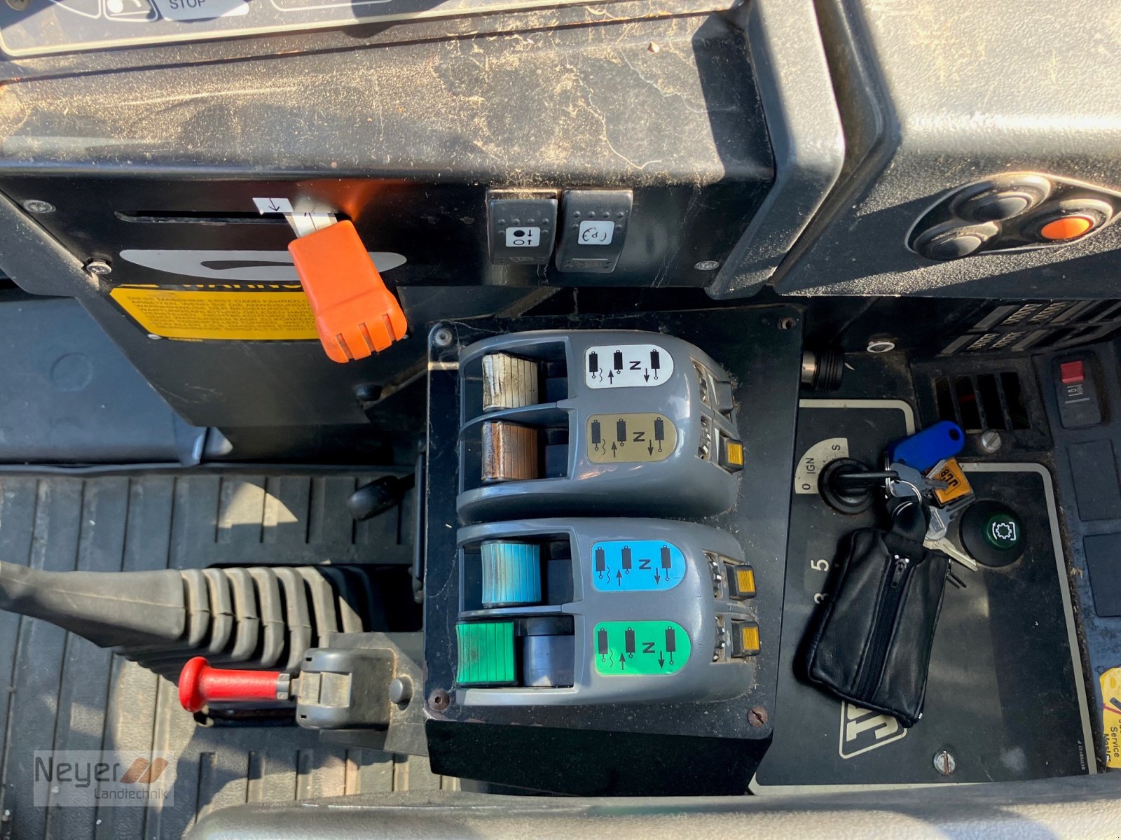 Traktor van het type JCB Fastrac 2155 4WS, Gebrauchtmaschine in Bad Waldsee Mennisweiler (Foto 12)