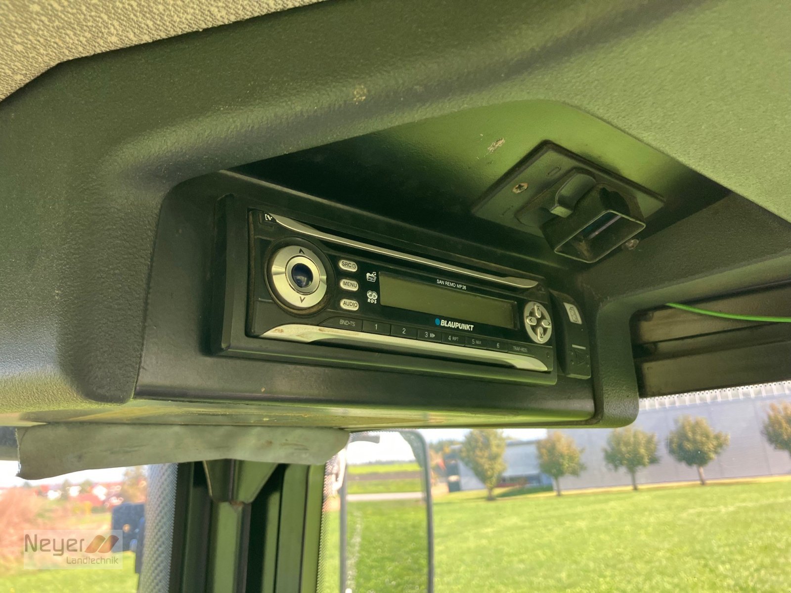 Traktor van het type JCB Fastrac 2155 4WS, Gebrauchtmaschine in Bad Waldsee Mennisweiler (Foto 15)