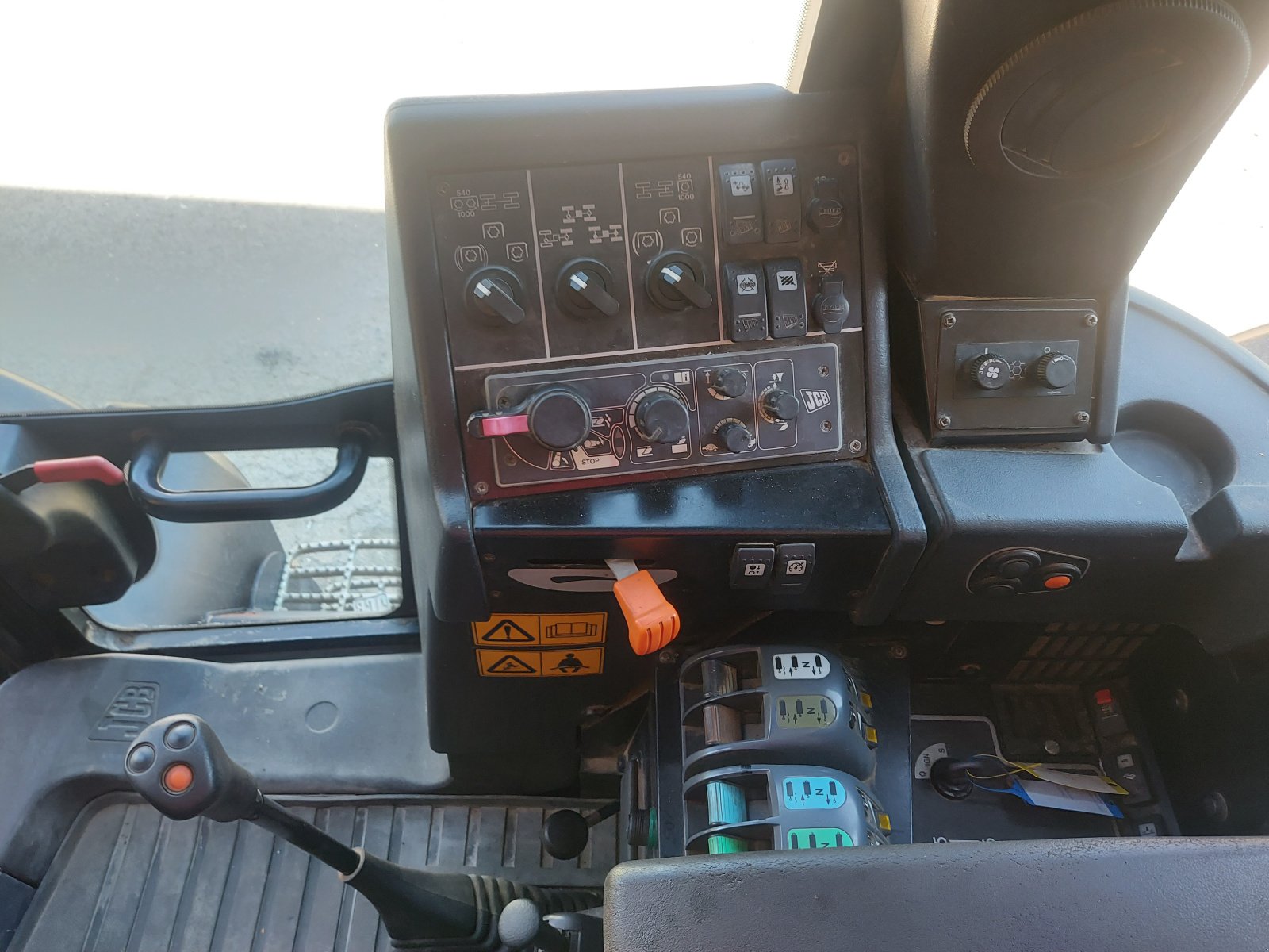 Traktor типа JCB Fastrac 2155 4WS, Gebrauchtmaschine в Haselbach (Фотография 10)