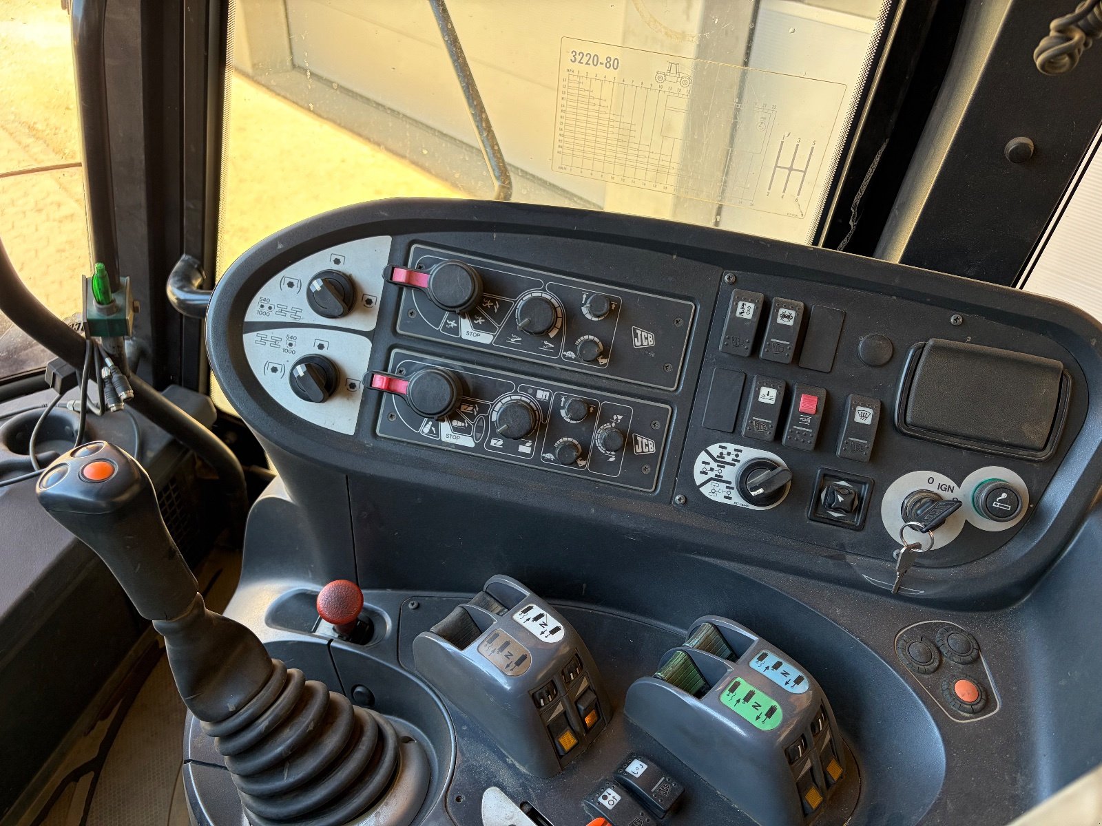 Traktor del tipo JCB Fastrac 3220-80, Gebrauchtmaschine en Adlkofen (Imagen 13)