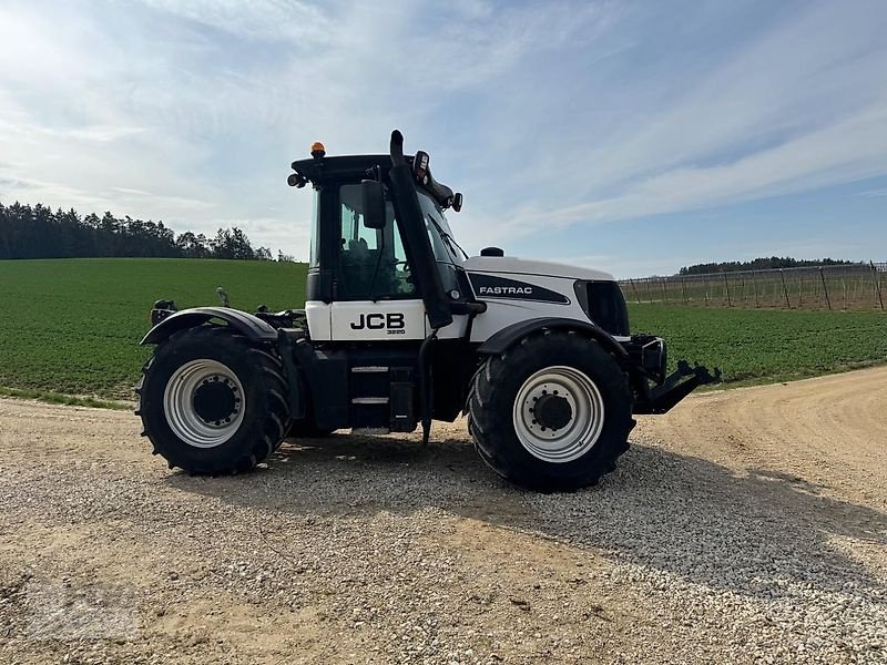 Traktor типа JCB Fastrac 3220 PLUS, Gebrauchtmaschine в Pfeffenhausen (Фотография 7)