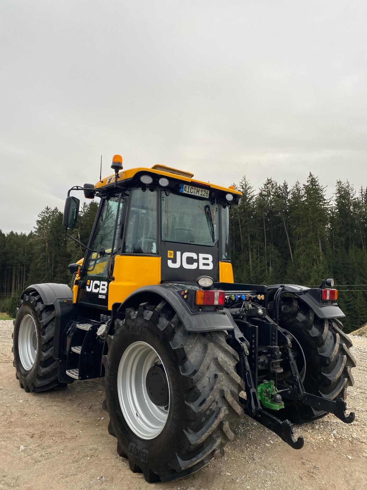 Traktor of the type JCB Fastrac 3230-80 Plus, Gebrauchtmaschine in Hollenbach (Picture 5)