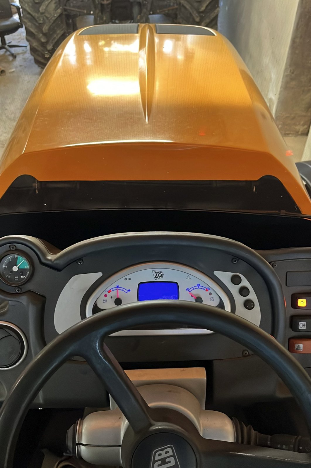 Traktor του τύπου JCB Fastrac 3230 Xtra, Gebrauchtmaschine σε Hilgertshausen Tandern (Φωτογραφία 9)