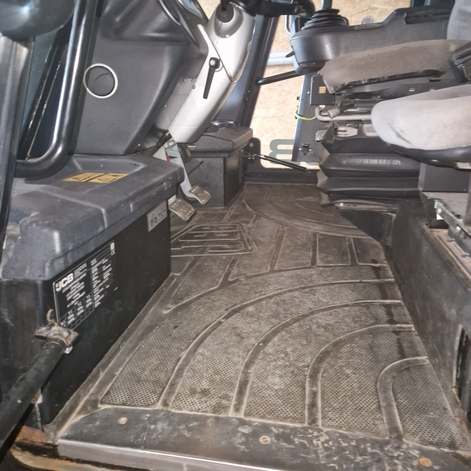 Traktor of the type JCB Fastrac 3230, Gebrauchtmaschine in Neureichenau (Picture 11)