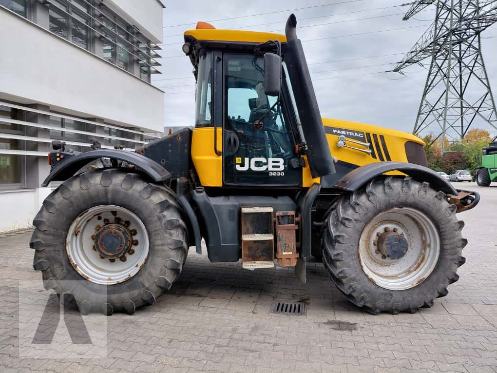 Traktor typu JCB Fastrac 3230, Gebrauchtmaschine v Regensburg (Obrázek 3)