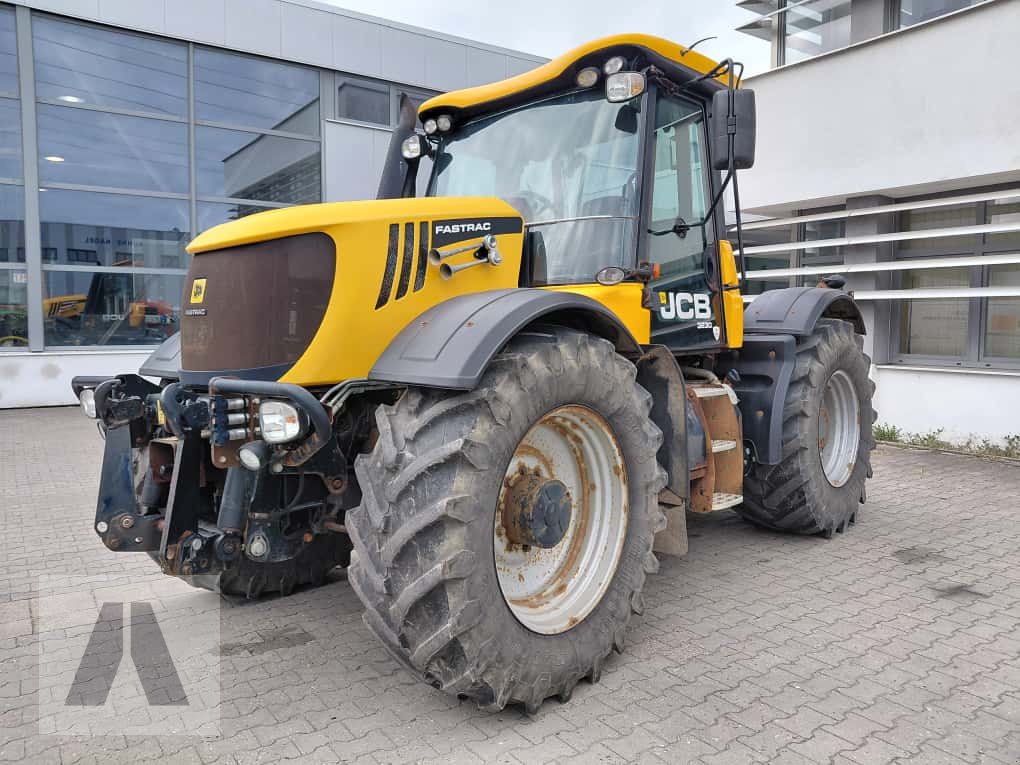 Traktor del tipo JCB Fastrac 3230, Gebrauchtmaschine en Regensburg (Imagen 1)