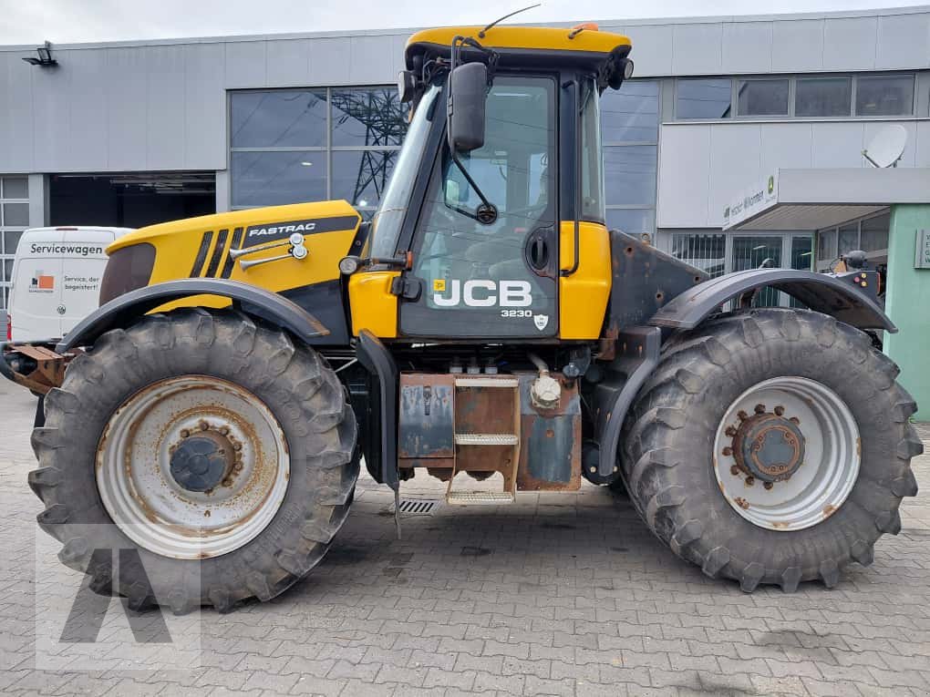 Traktor del tipo JCB Fastrac 3230, Gebrauchtmaschine en Regensburg (Imagen 3)