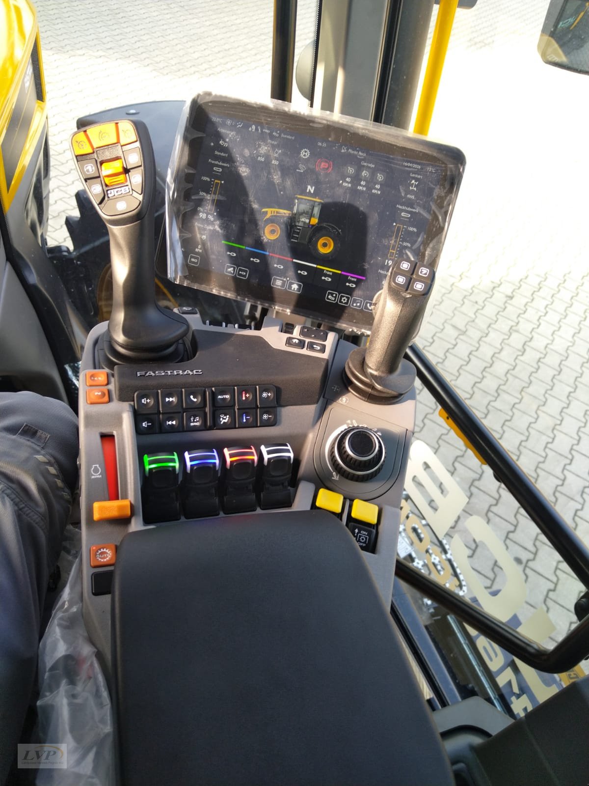 Traktor van het type JCB Fastrac 4160, Gebrauchtmaschine in Pegnitz (Foto 9)