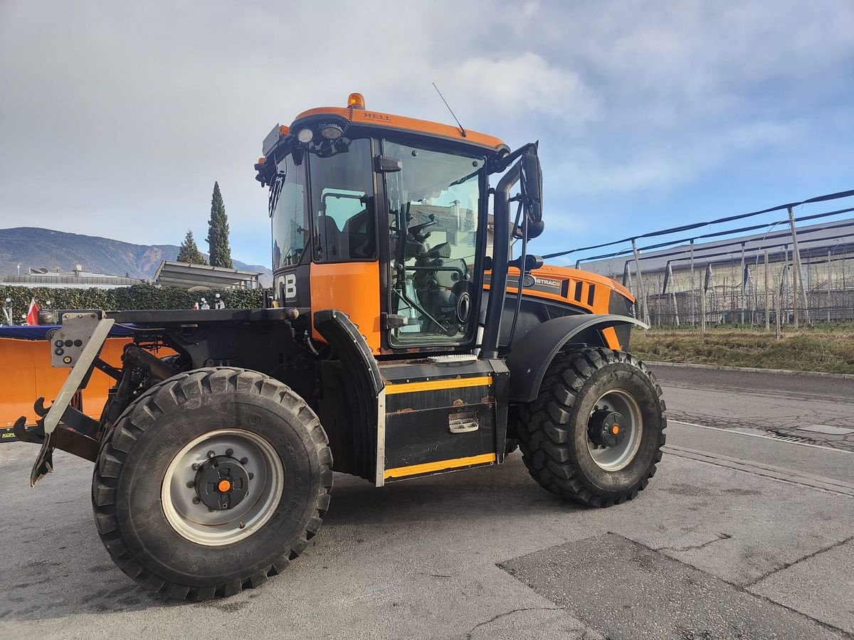 Traktor of the type JCB Fastrac 4220 4WS Utility- GB056, Gebrauchtmaschine in Eppan (BZ) (Picture 2)