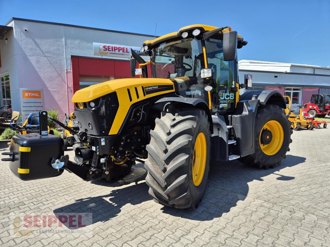 Traktor des Typs JCB FASTRAC 4220 ICON PRO-LINE GPS, Neumaschine in Groß-Umstadt (Bild 1)