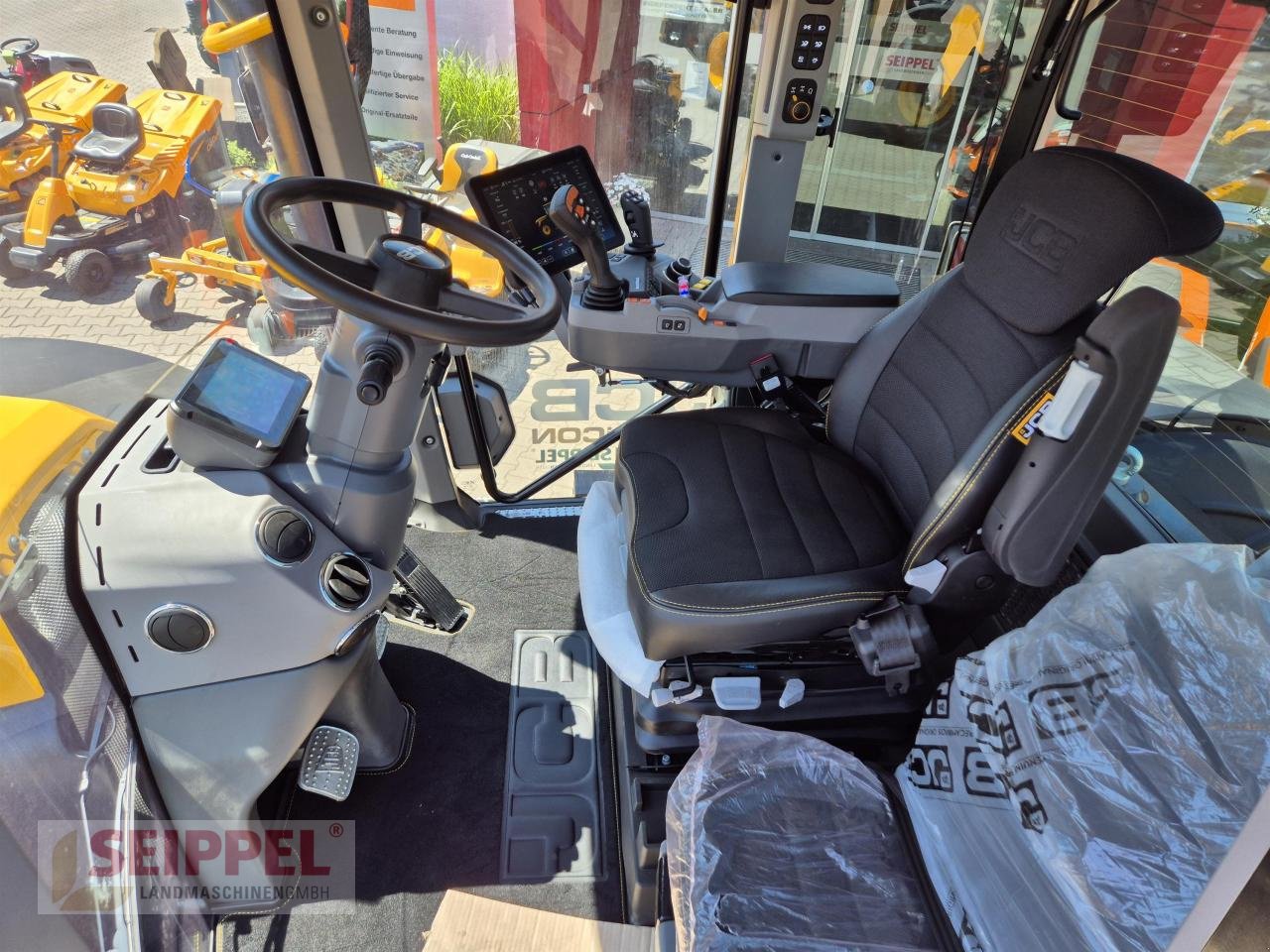 Traktor des Typs JCB FASTRAC 4220 ICON PRO-LINE GPS, Neumaschine in Groß-Umstadt (Bild 8)