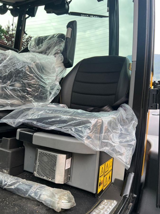 Traktor типа JCB Fastrac 4220 iCON, Neumaschine в Burgkirchen (Фотография 9)