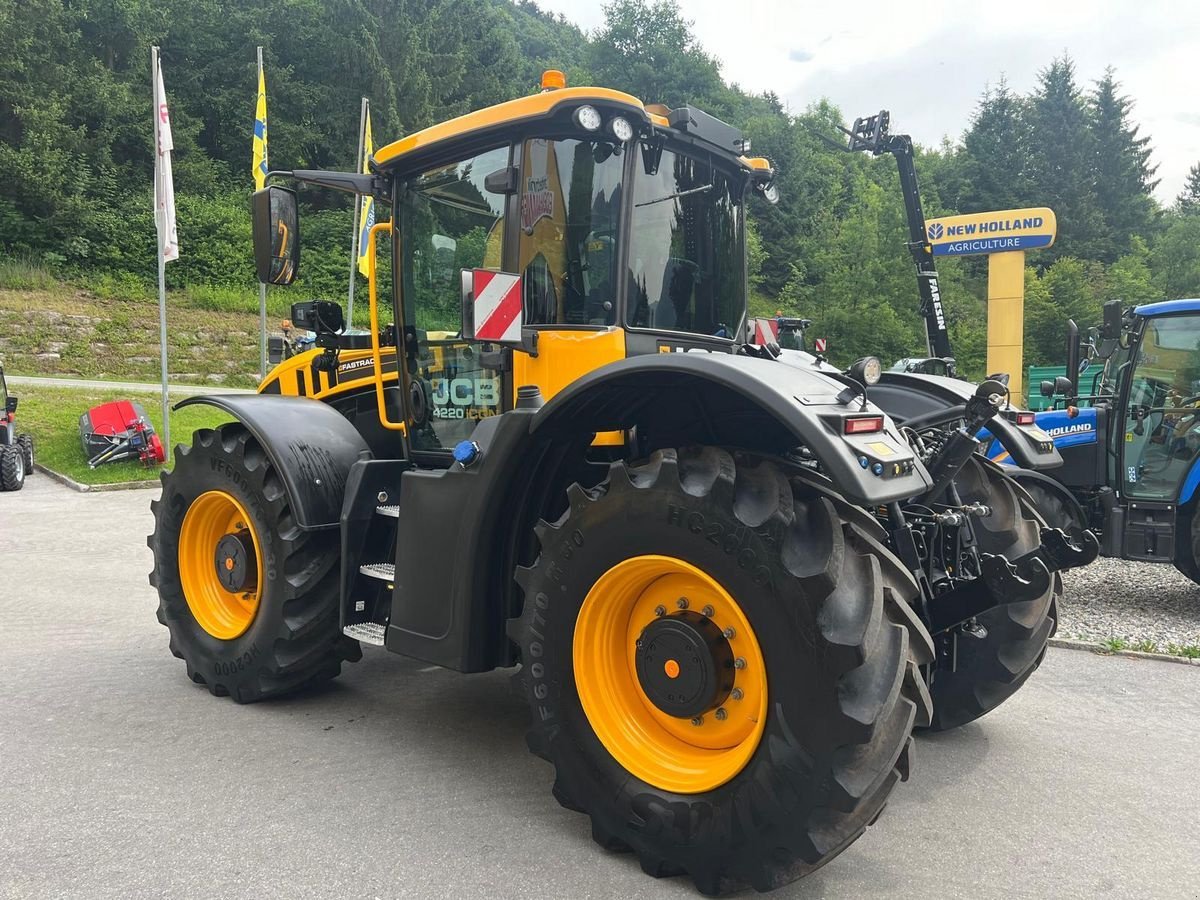 Traktor типа JCB Fastrac 4220 iCON, Neumaschine в Burgkirchen (Фотография 3)
