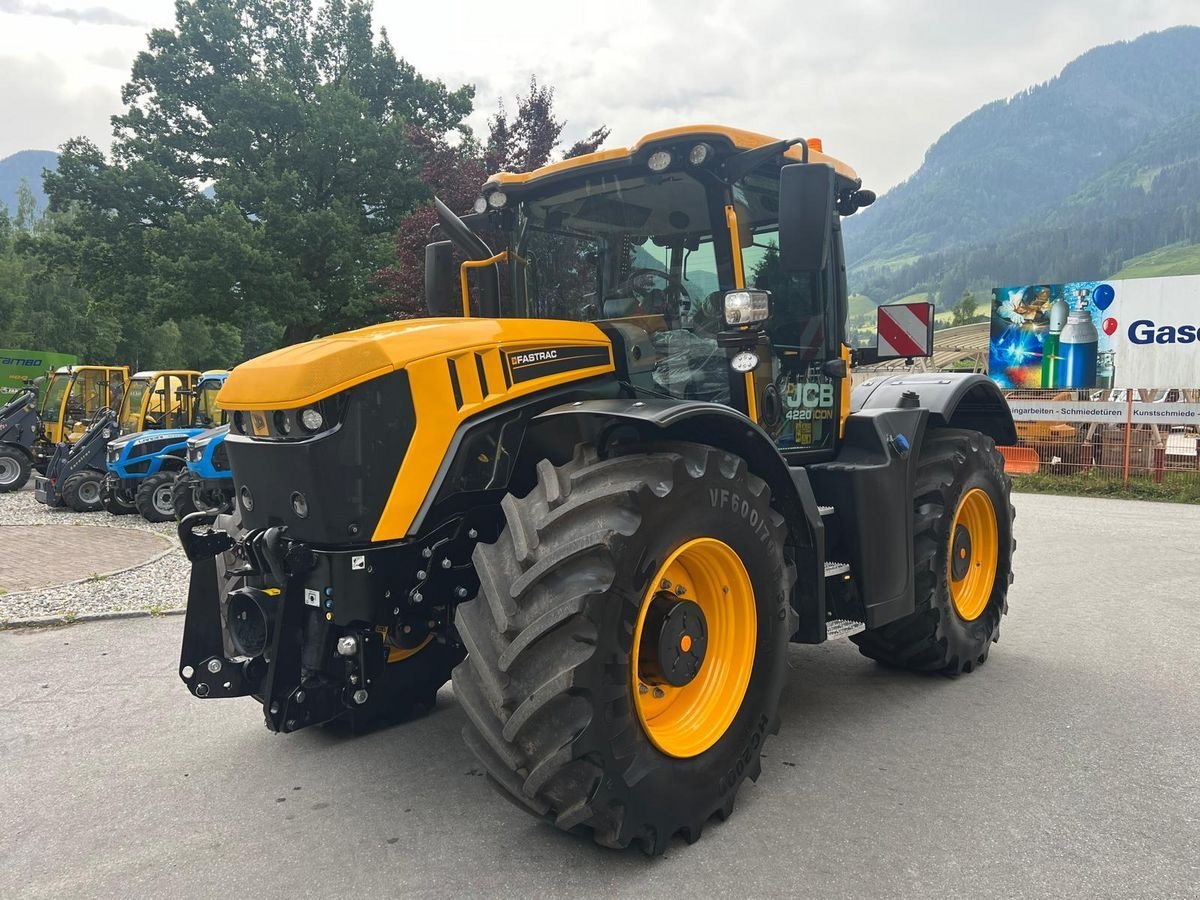 Traktor типа JCB Fastrac 4220 iCON, Neumaschine в Burgkirchen (Фотография 11)