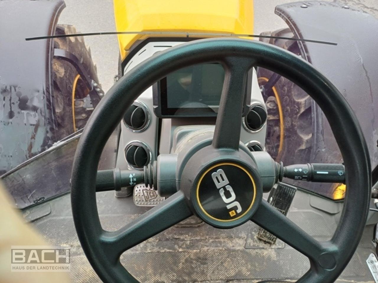 Traktor des Typs JCB FASTRAC 4220 ICON, Gebrauchtmaschine in Boxberg-Seehof (Bild 7)