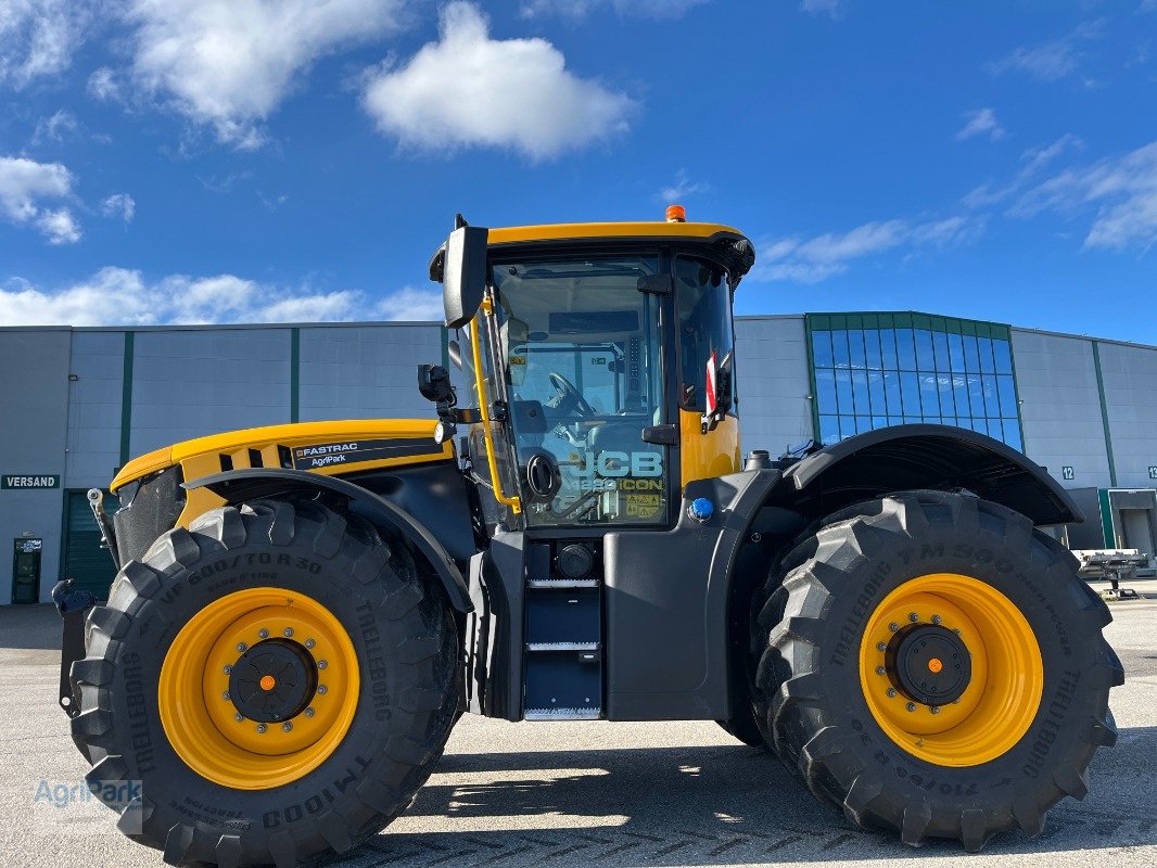 Traktor of the type JCB FASTRAC 4220 ICON, Gebrauchtmaschine in Kirchdorf (Picture 2)