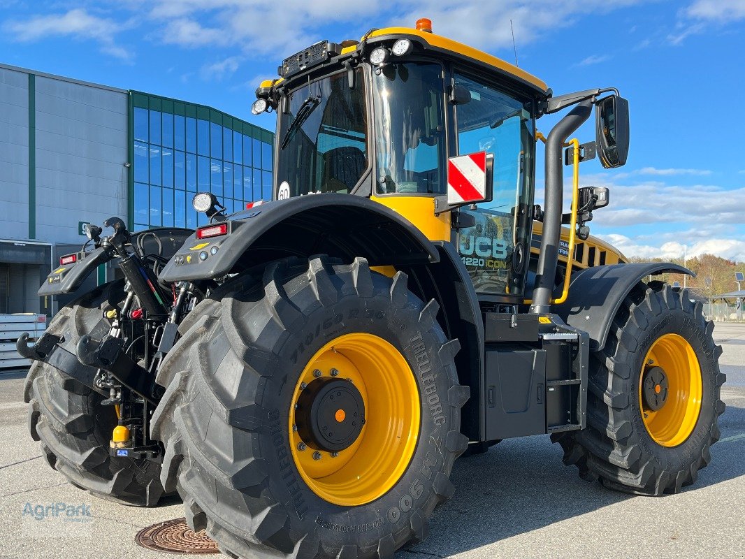 Traktor of the type JCB FASTRAC 4220 ICON, Gebrauchtmaschine in Kirchdorf (Picture 3)