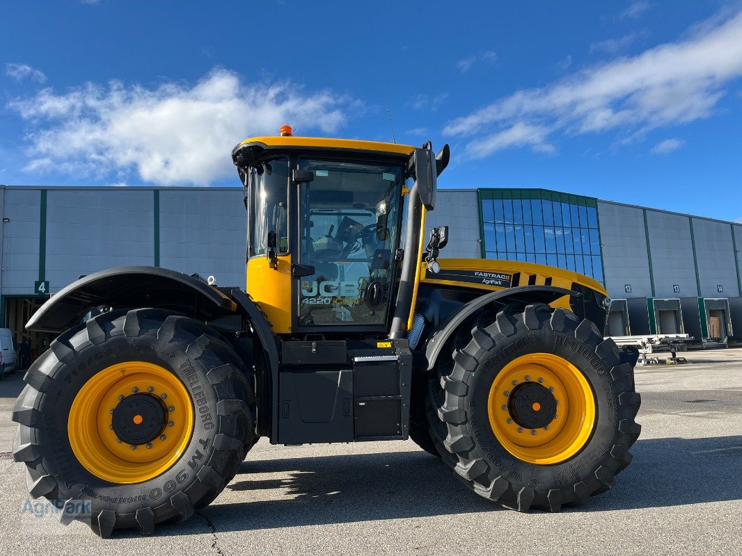 Traktor of the type JCB FASTRAC 4220 ICON, Gebrauchtmaschine in Kirchdorf (Picture 6)