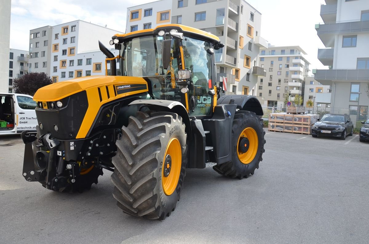 Traktor des Typs JCB Fastrac 4220 ICON, Neumaschine in Wien (Bild 2)