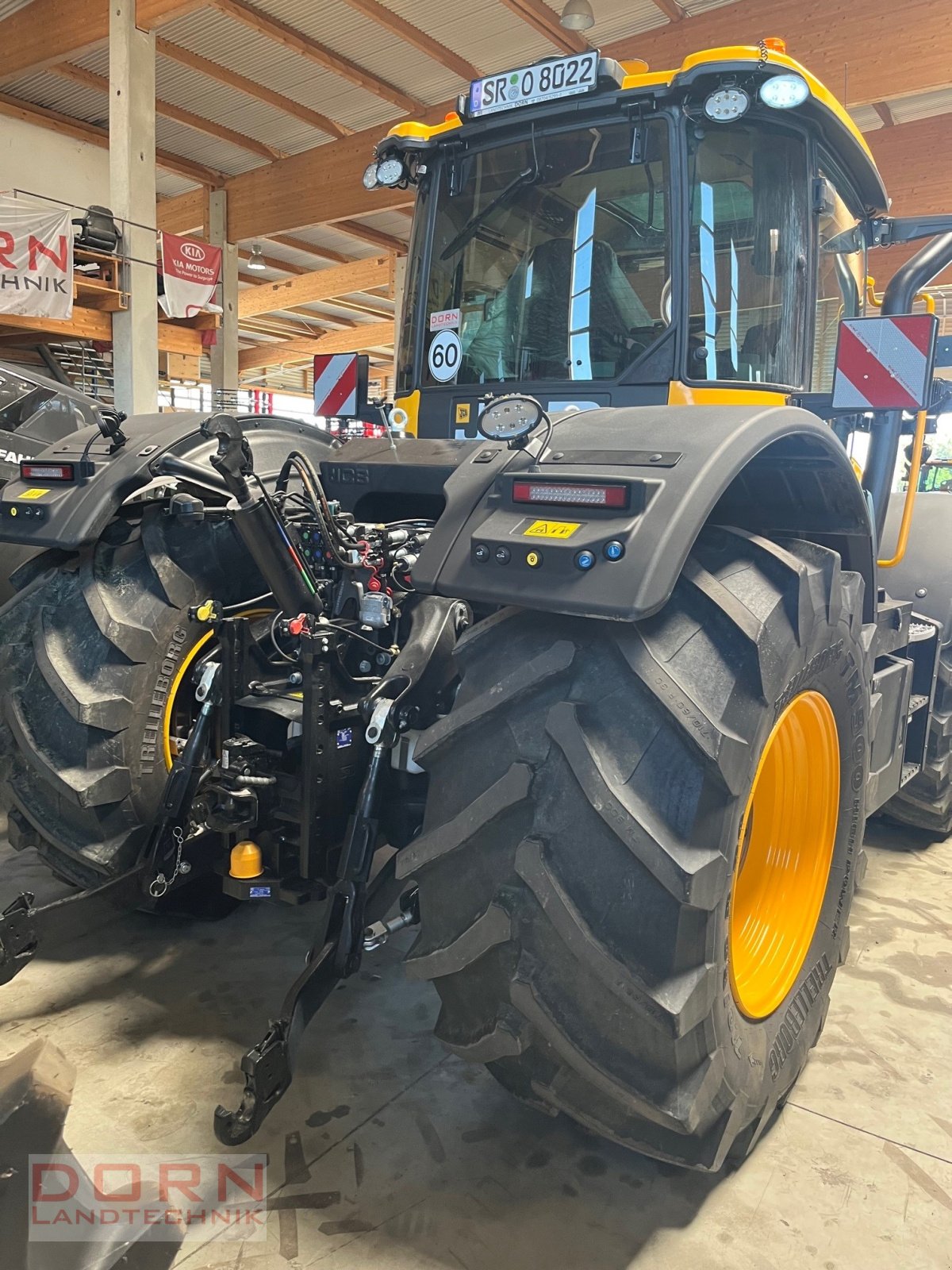 Traktor of the type JCB Fastrac 4220 ICON, Neumaschine in Schierling (Picture 5)
