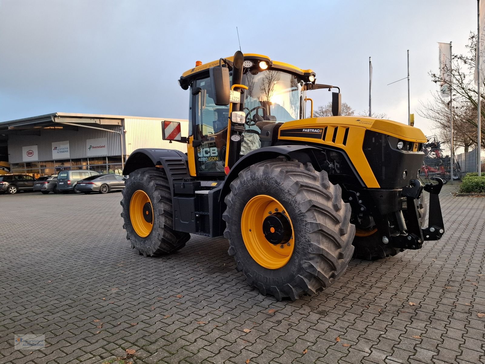 Traktor of the type JCB Fastrac 4220 iCon, Gebrauchtmaschine in Altenberge (Picture 4)