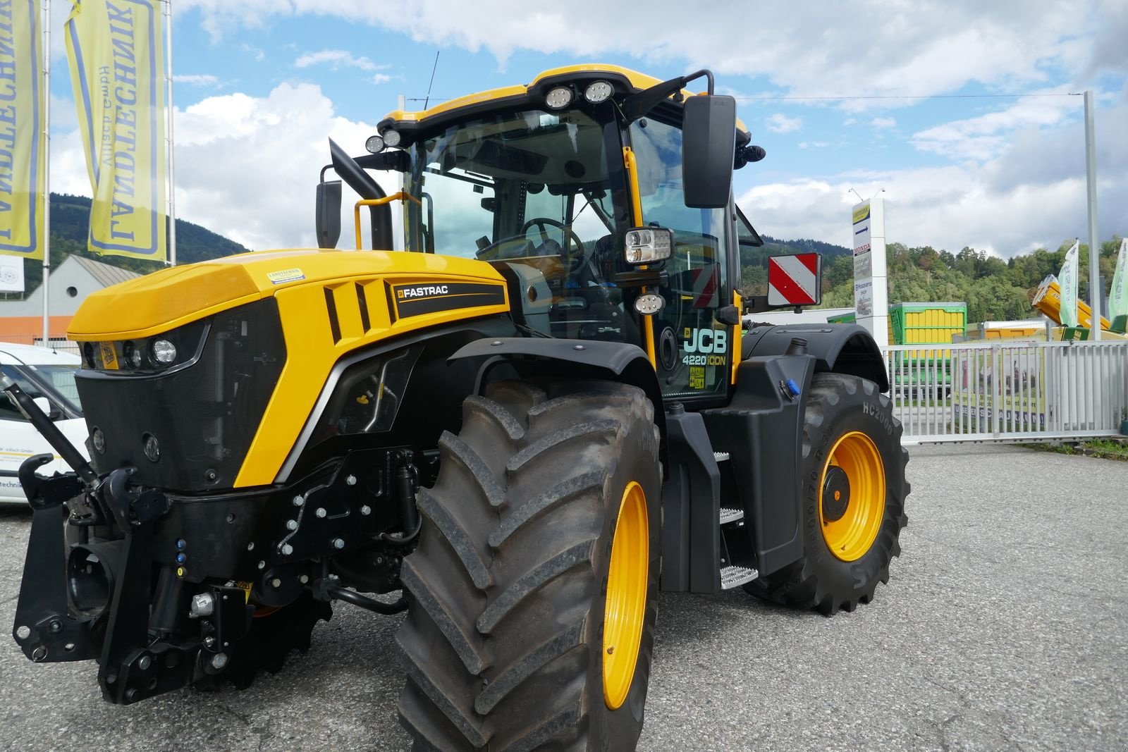 Traktor typu JCB Fastrac 4220 iCON, Gebrauchtmaschine v Villach (Obrázek 2)
