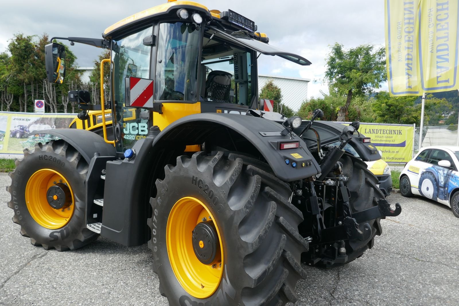 Traktor typu JCB Fastrac 4220 iCON, Gebrauchtmaschine v Villach (Obrázek 4)