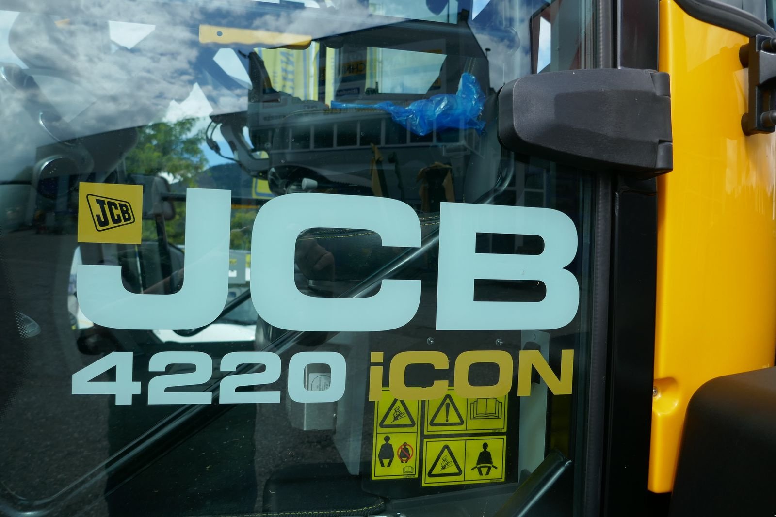 Traktor typu JCB Fastrac 4220 iCON, Gebrauchtmaschine v Villach (Obrázek 3)