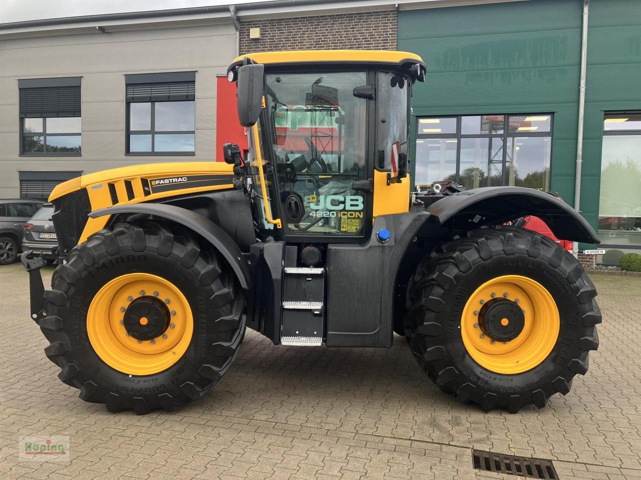 Traktor des Typs JCB Fastrac 4220 iCon, Neumaschine in Bakum (Bild 2)