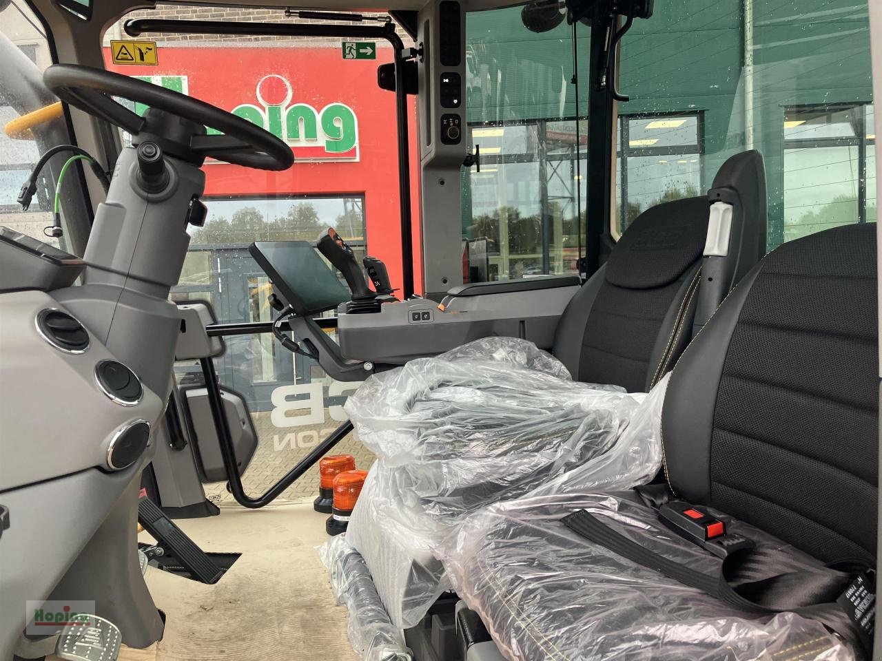 Traktor des Typs JCB Fastrac 4220 iCon, Neumaschine in Bakum (Bild 12)