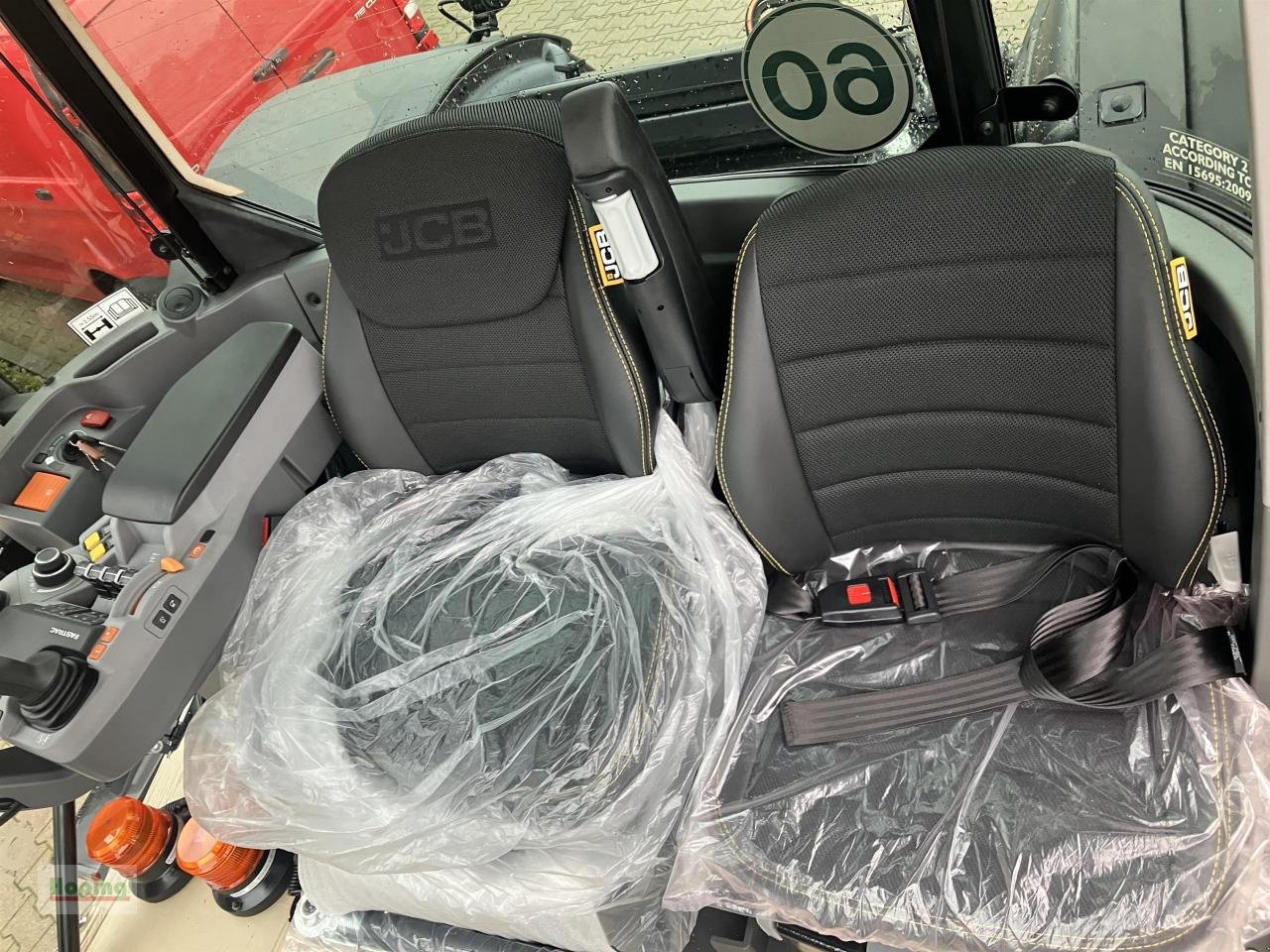 Traktor des Typs JCB Fastrac 4220 iCon, Neumaschine in Bakum (Bild 13)