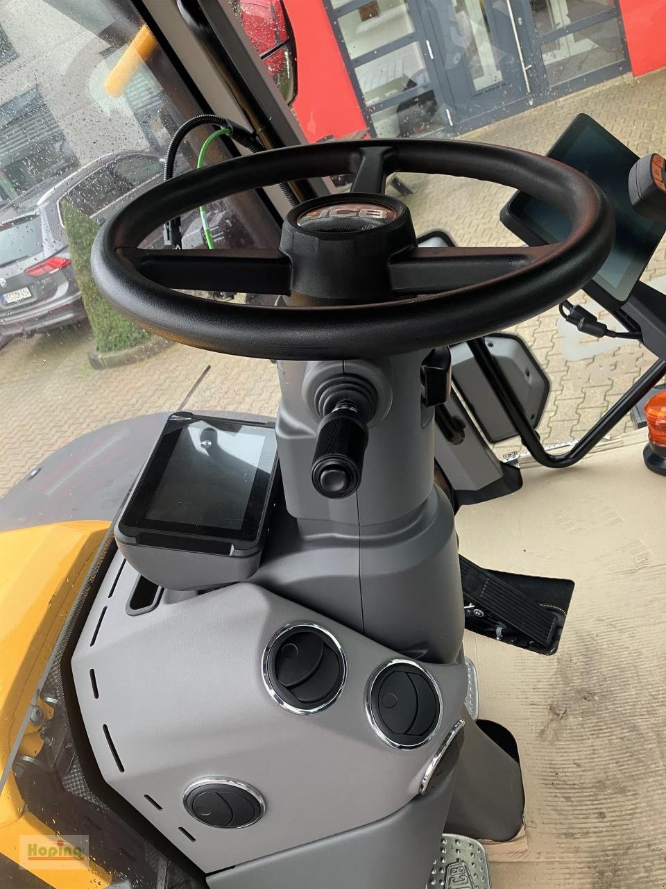 Traktor des Typs JCB Fastrac 4220 iCon, Neumaschine in Bakum (Bild 15)