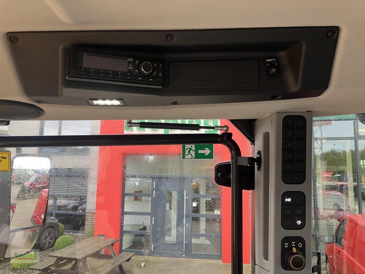 Traktor des Typs JCB Fastrac 4220 iCon, Neumaschine in Bakum (Bild 16)