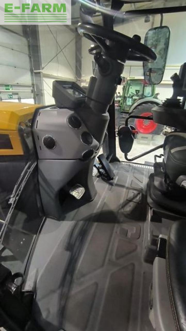 Traktor des Typs JCB fastrac 4220, Gebrauchtmaschine in SKARBIMIERZ – OSIEDLE (Bild 9)