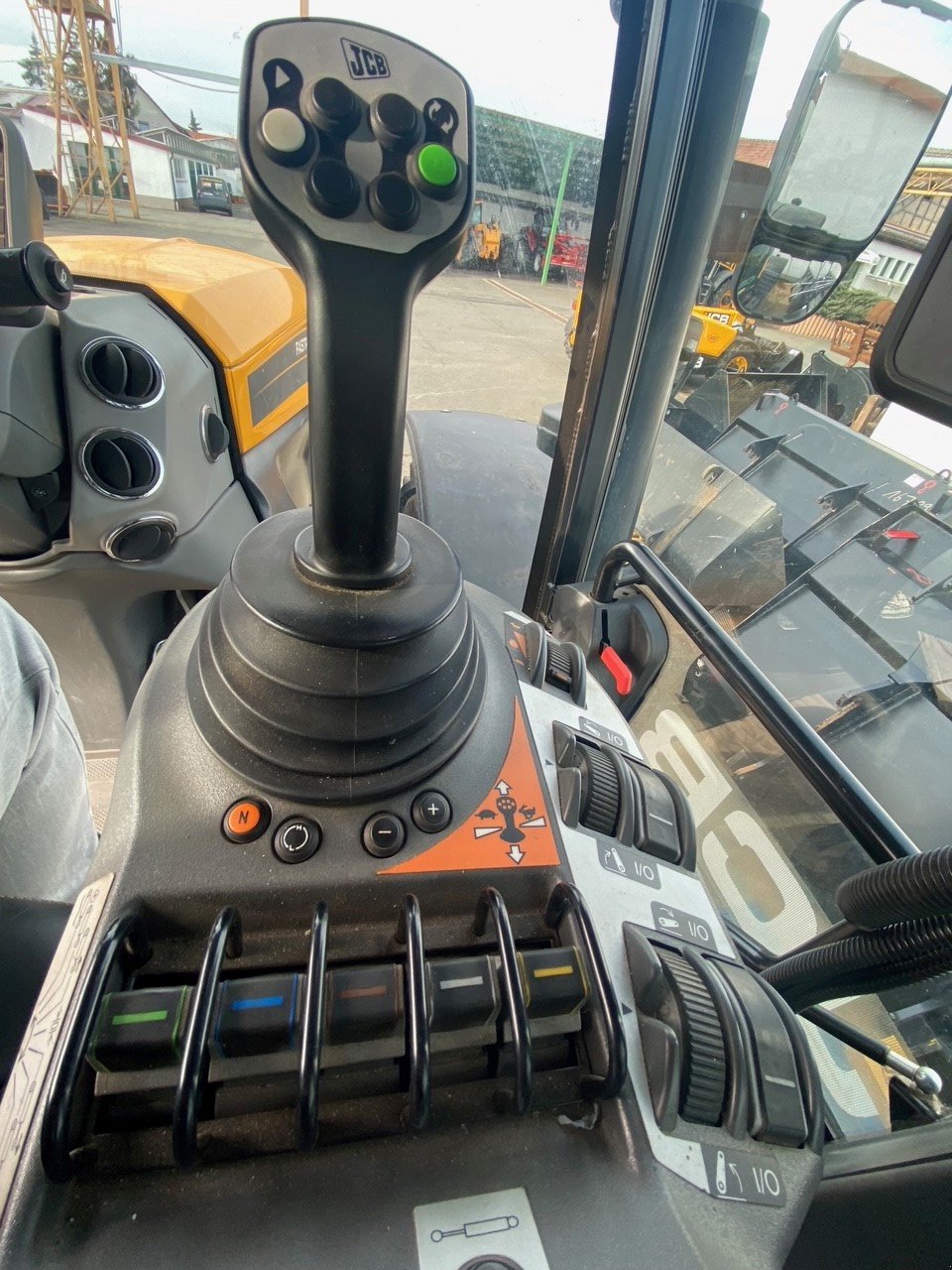 Traktor типа JCB Fastrac 4220, Gebrauchtmaschine в Döllstädt (Фотография 11)