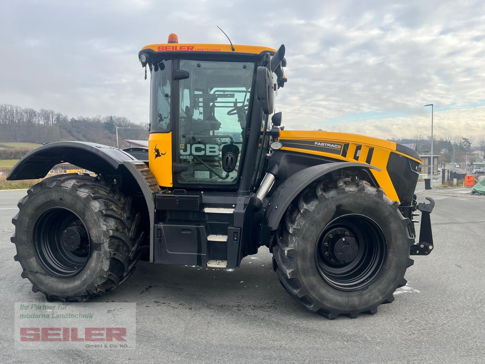 Traktor des Typs JCB Fastrac 4220, Gebrauchtmaschine in Burghaslach (Bild 4)
