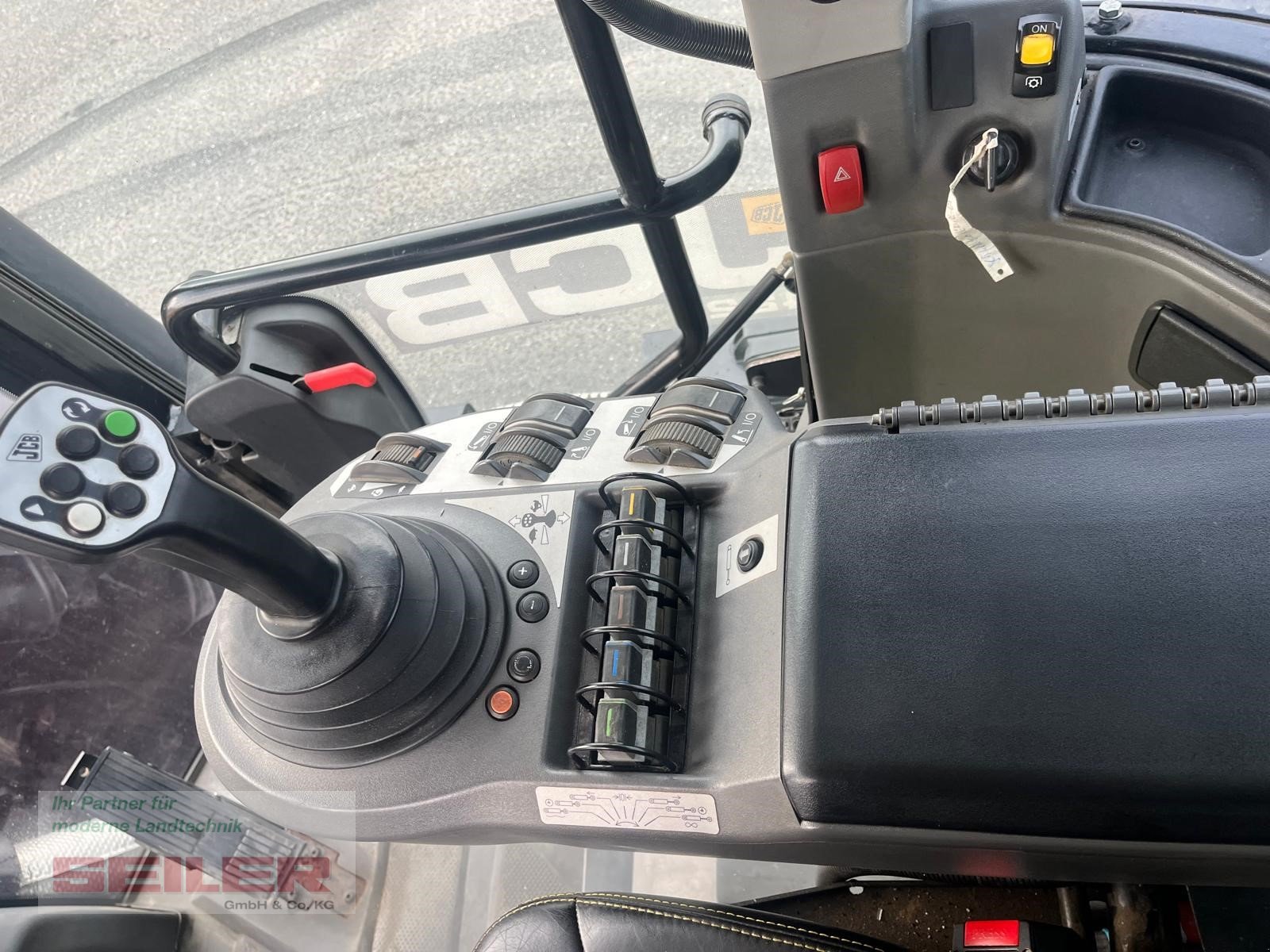 Traktor des Typs JCB Fastrac 4220, Gebrauchtmaschine in Burghaslach (Bild 10)