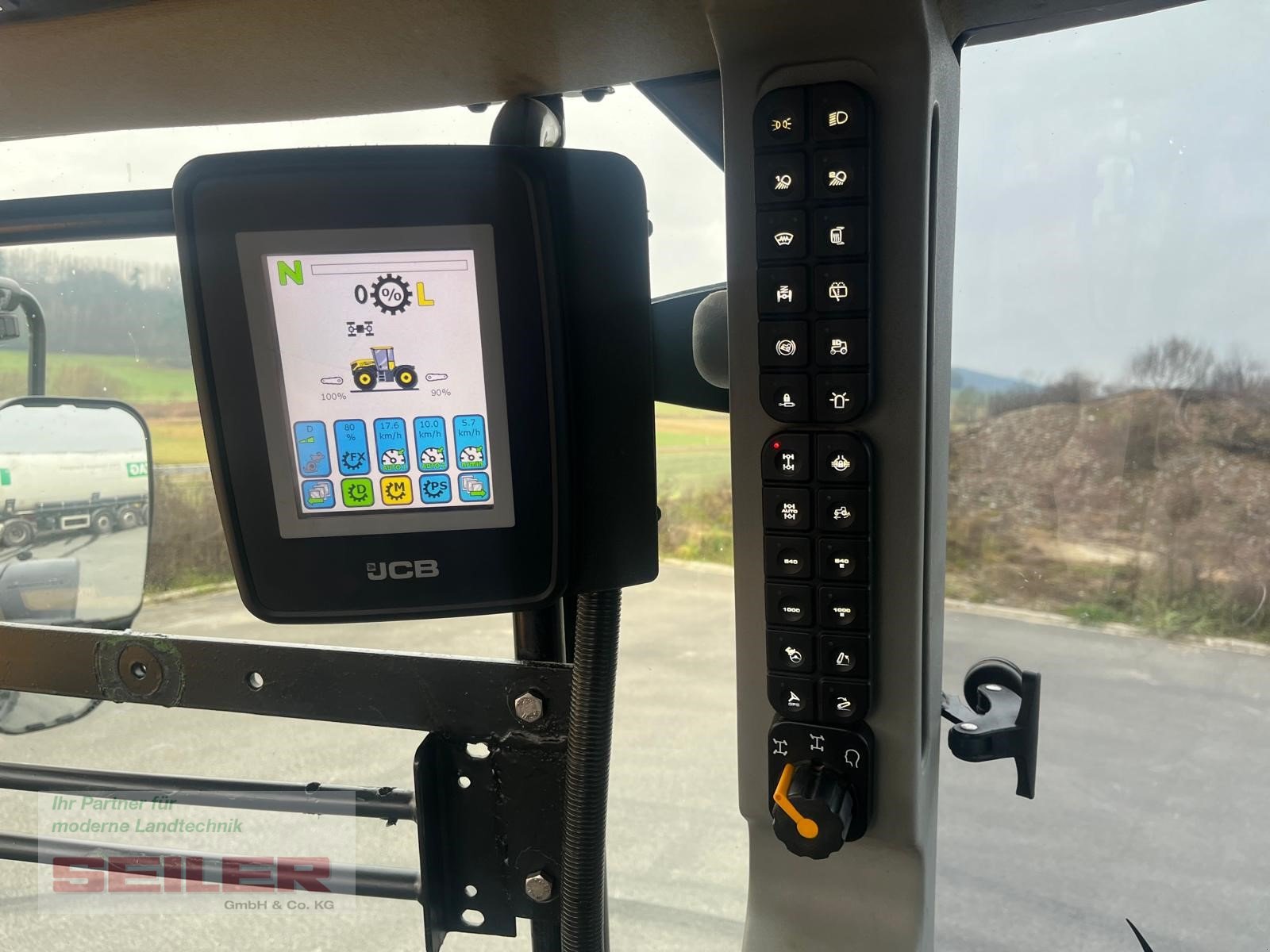 Traktor des Typs JCB Fastrac 4220, Gebrauchtmaschine in Burghaslach (Bild 11)