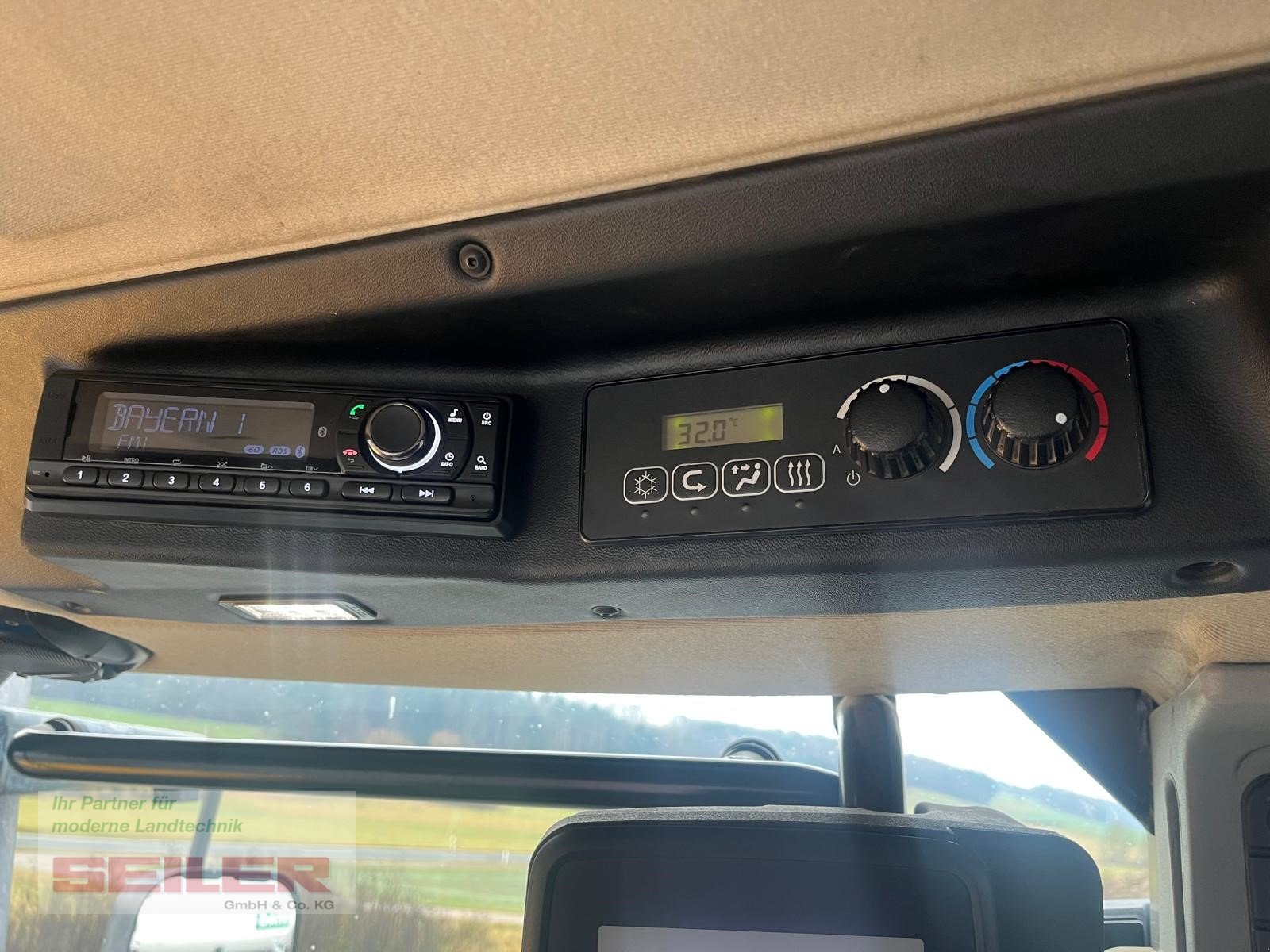 Traktor des Typs JCB Fastrac 4220, Gebrauchtmaschine in Burghaslach (Bild 13)