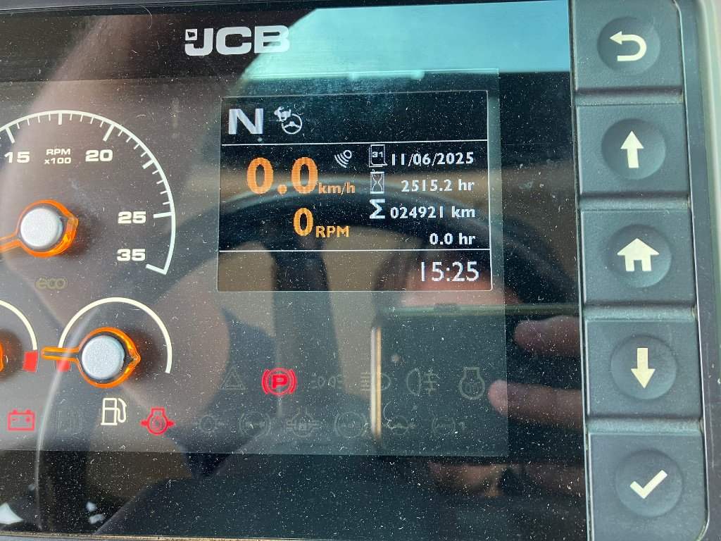 Traktor des Typs JCB FASTRAC 4220, Gebrauchtmaschine in VIRECOURT (Bild 11)