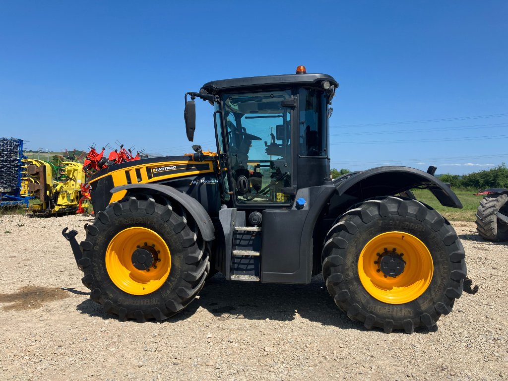 Traktor des Typs JCB FASTRAC 4220, Gebrauchtmaschine in VIRECOURT (Bild 8)