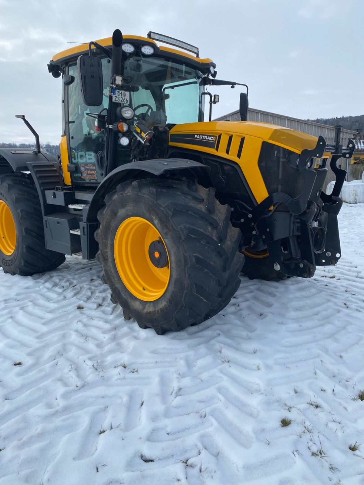 Traktor of the type JCB Fastrac 4220, Gebrauchtmaschine in Eitensheim (Picture 3)