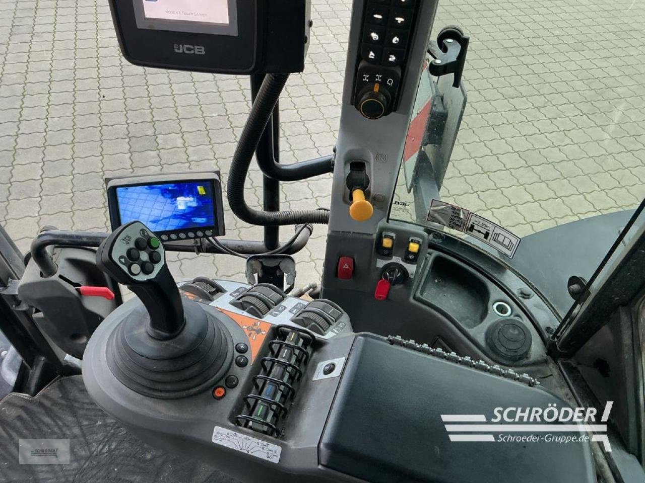 Traktor du type JCB FASTRAC 4220, Gebrauchtmaschine en Hemmoor (Photo 18)