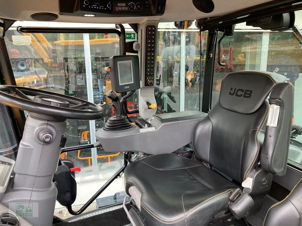 Traktor van het type JCB Fastrac 4220, Gebrauchtmaschine in Steiningen b. Daun (Foto 9)