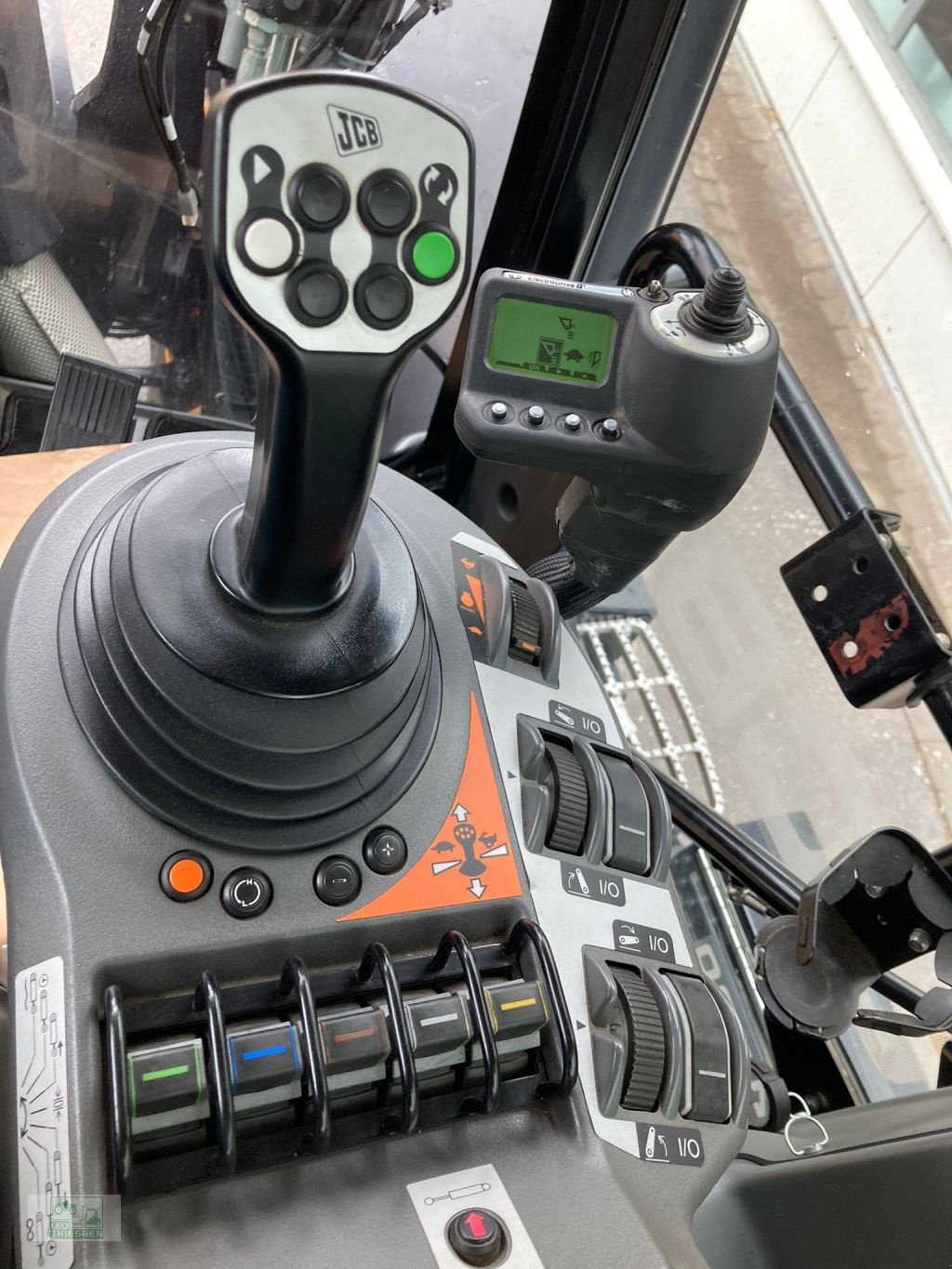 Traktor van het type JCB Fastrac 4220, Gebrauchtmaschine in Steiningen b. Daun (Foto 11)