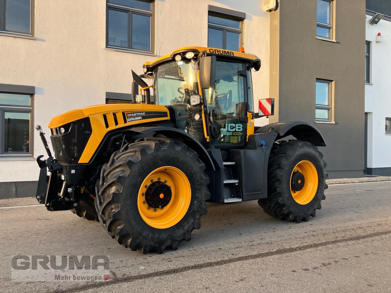 Traktor типа JCB Fastrac 4220iCON, Neumaschine в Friedberg-Derching (Фотография 1)